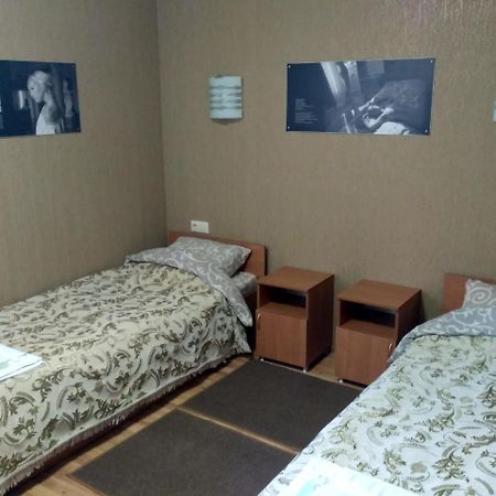 Ostroh Atlant Hotel מראה חיצוני תמונה